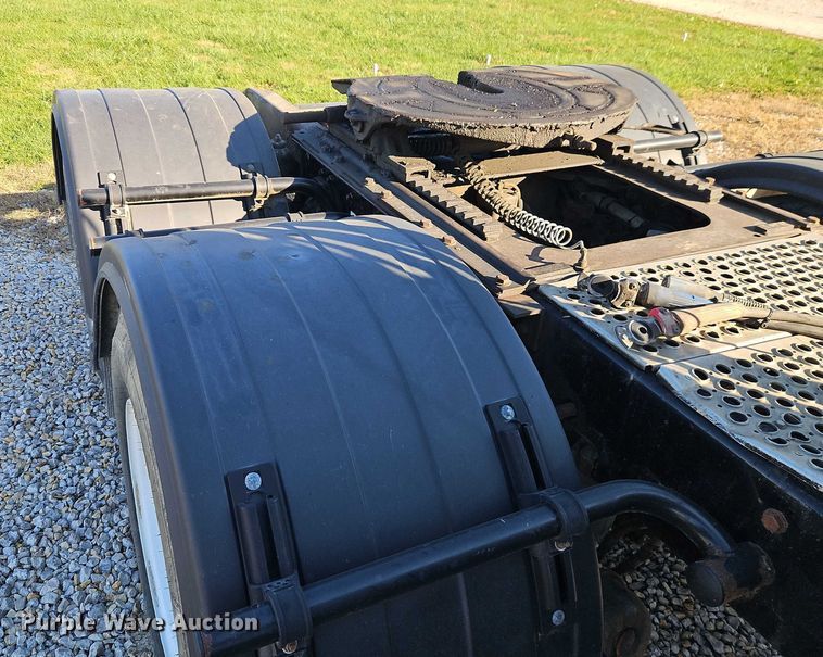 image for item EO4793 2005 Kenworth T800 semi truck