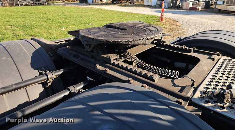 image for item EO4793 2005 Kenworth T800 semi truck