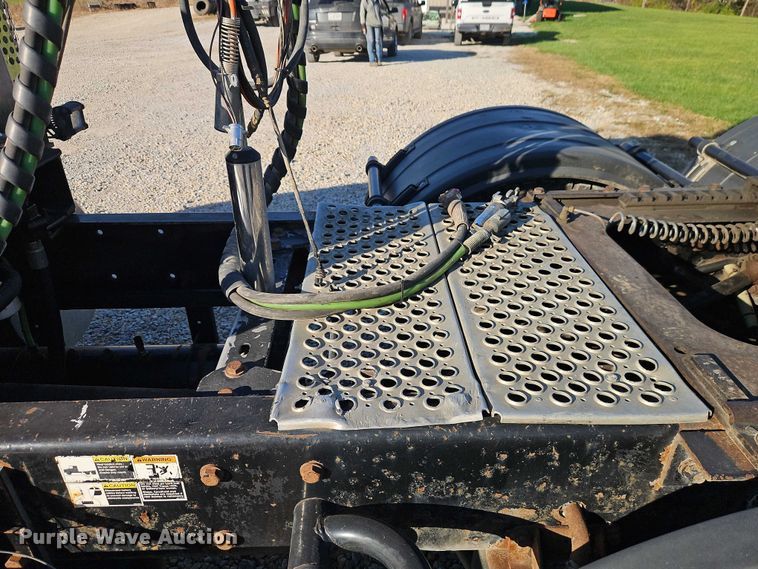 image for item EO4793 2005 Kenworth T800 semi truck