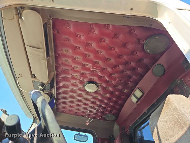 image for item EO4793 2005 Kenworth T800 semi truck