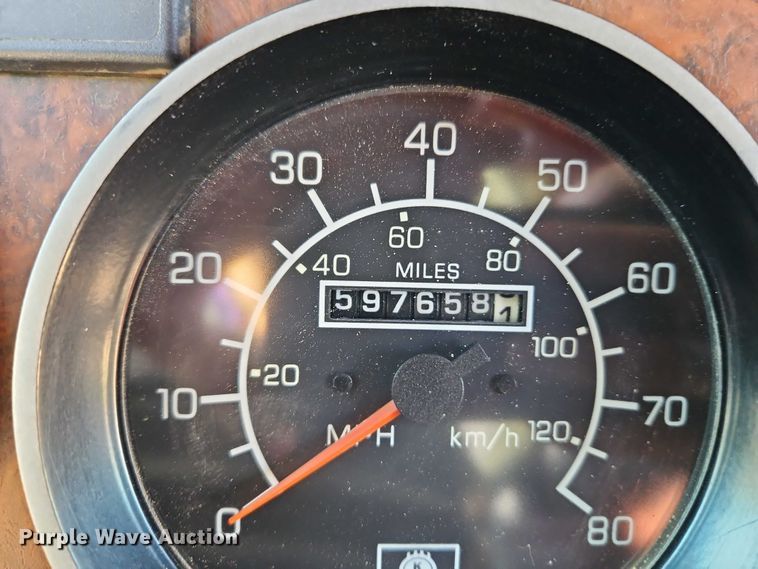 image for item EO4793 2005 Kenworth T800 semi truck