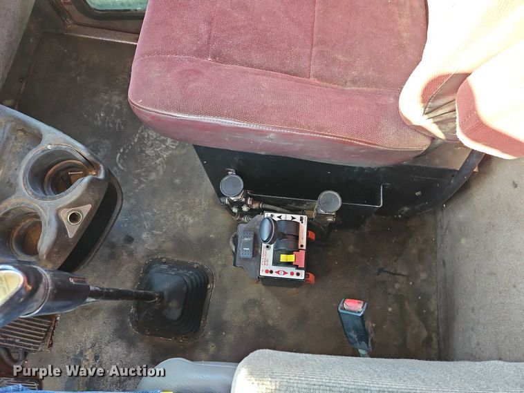 image for item EO4793 2005 Kenworth T800 semi truck