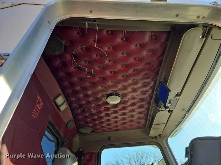 image for item EO4793 2005 Kenworth T800 semi truck