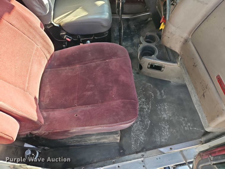 image for item EO4793 2005 Kenworth T800 semi truck