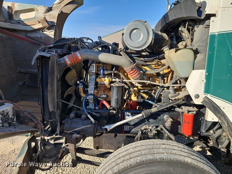 image for item EO4793 2005 Kenworth T800 semi truck