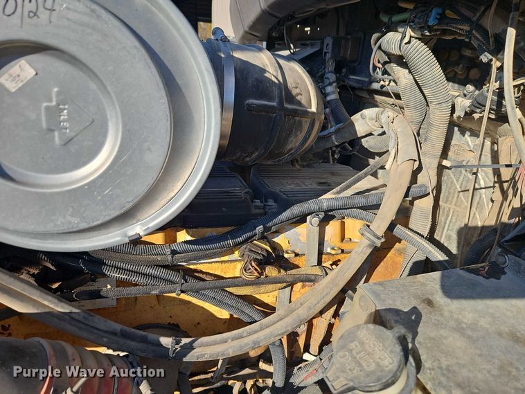 image for item EO4793 2005 Kenworth T800 semi truck