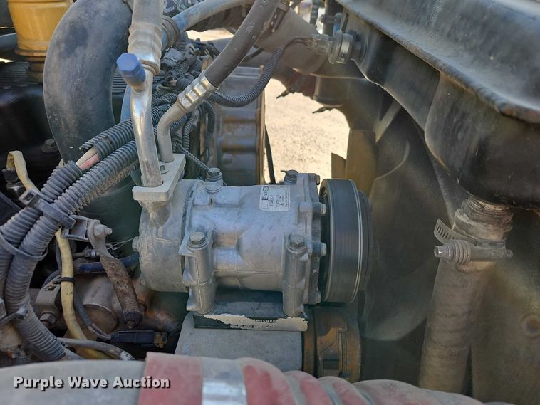 image for item EO4793 2005 Kenworth T800 semi truck