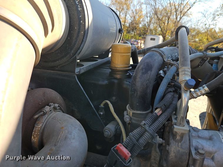 image for item EO4793 2005 Kenworth T800 semi truck