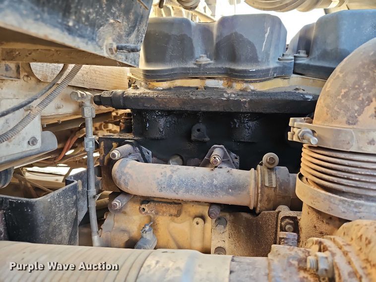 image for item EO4793 2005 Kenworth T800 semi truck