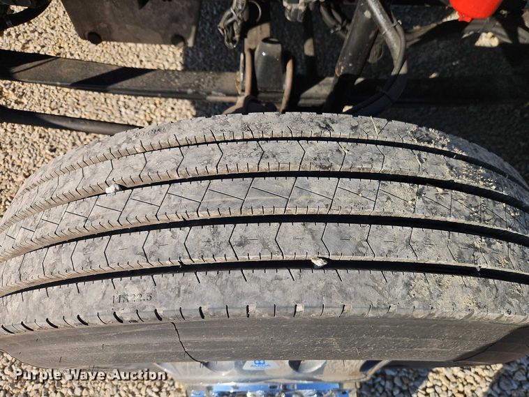 image for item EO4793 2005 Kenworth T800 semi truck