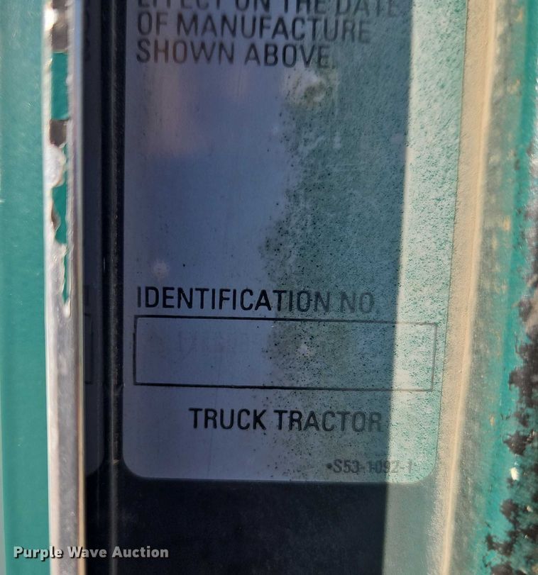 image for item EO4793 2005 Kenworth T800 semi truck