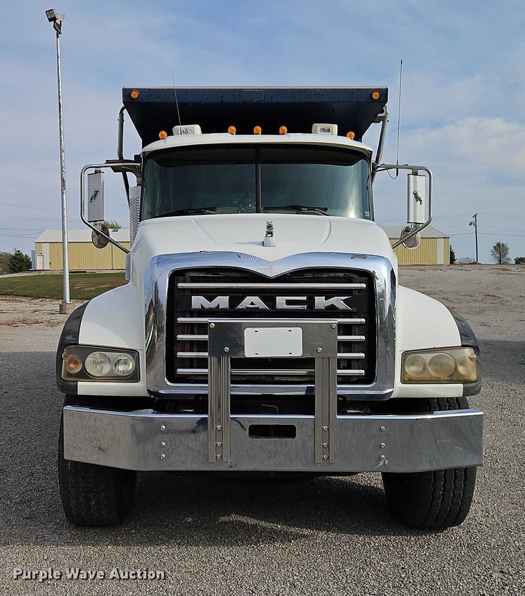 image for item EO4795 2007 Mack CTP713 dump truck