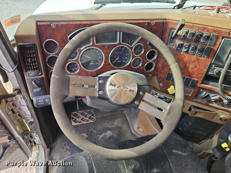 image for item EO4795 2007 Mack CTP713 dump truck