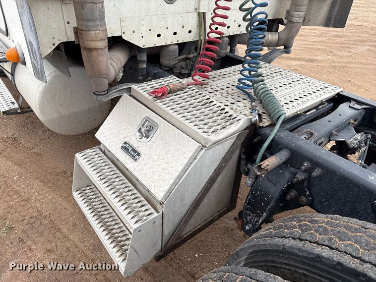 image for item EP0712 Freightliner Columbia semi truck