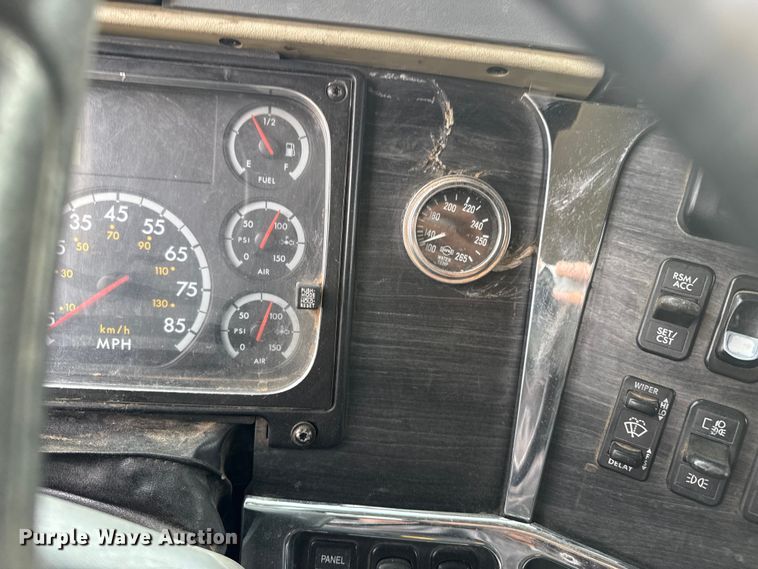 image for item EP0712 Freightliner Columbia semi truck