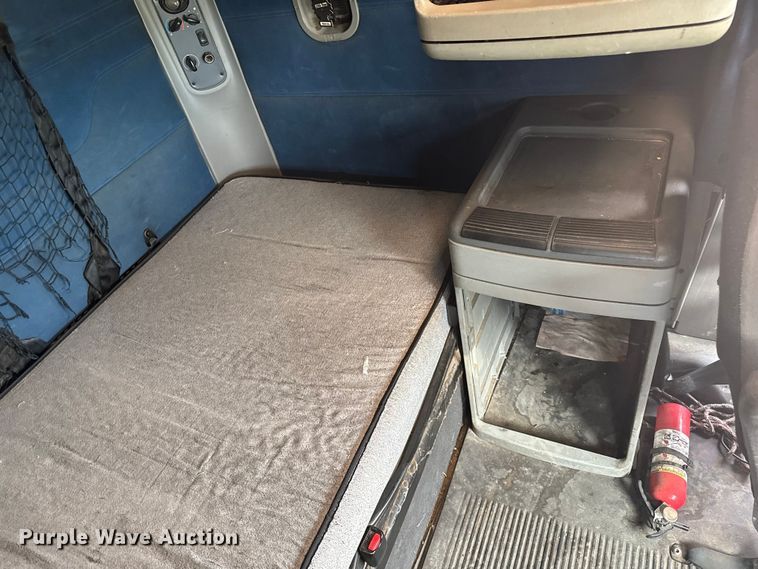 image for item EP0712 Freightliner Columbia semi truck