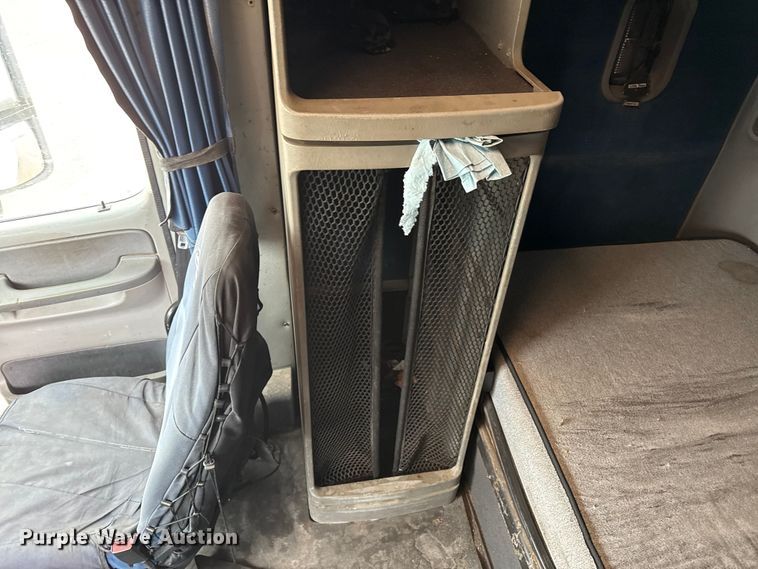 image for item EP0712 Freightliner Columbia semi truck