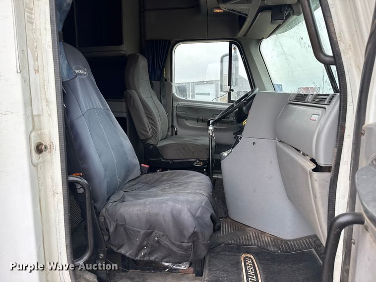 image for item EP0712 Freightliner Columbia semi truck