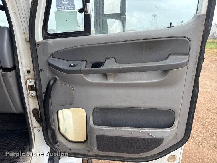 image for item EP0712 Freightliner Columbia semi truck