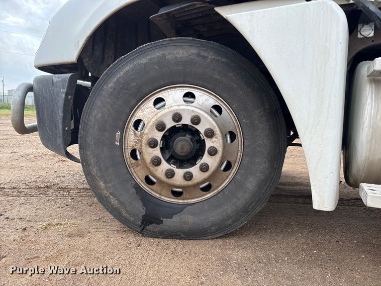 image for item EP0712 Freightliner Columbia semi truck