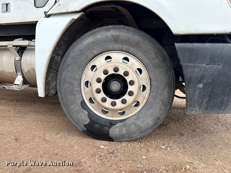 image for item EP0712 Freightliner Columbia semi truck