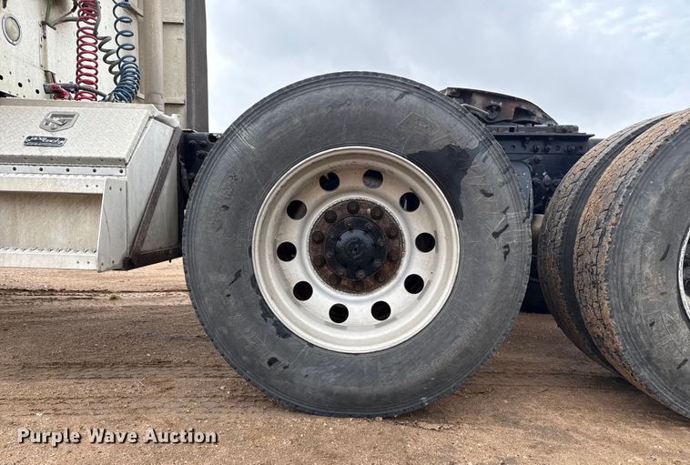 image for item EP0712 Freightliner Columbia semi truck