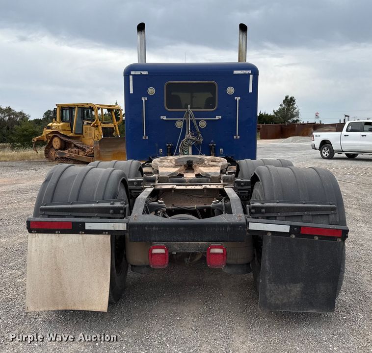 image for item EP0802 2016 Peterbilt 389 semi truck