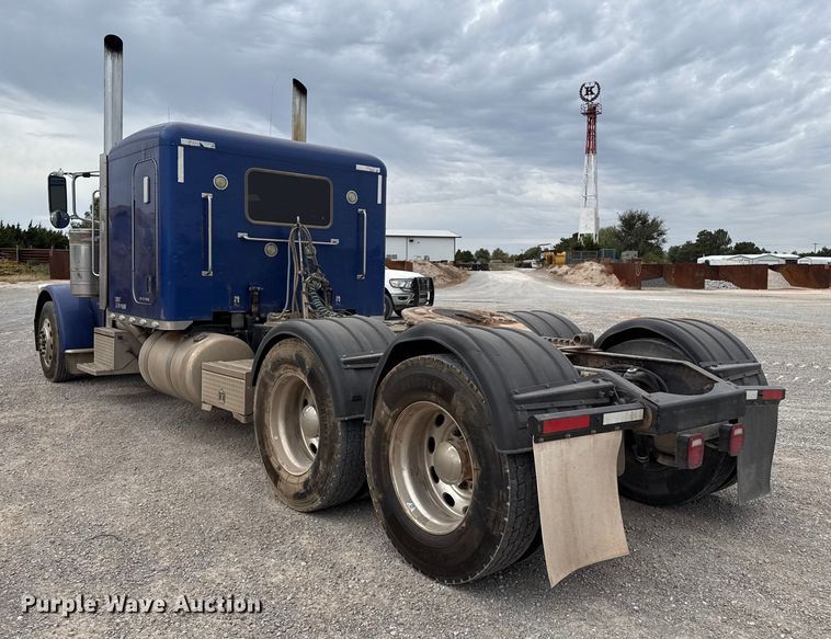 image for item EP0802 2016 Peterbilt 389 semi truck