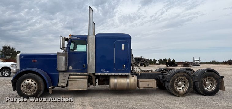 image for item EP0802 2016 Peterbilt 389 semi truck