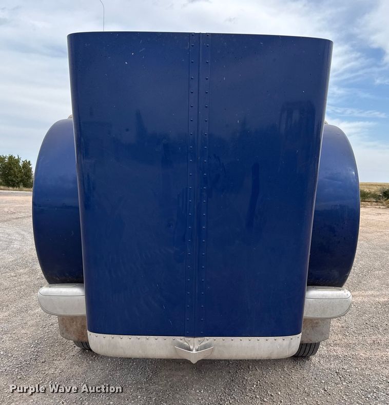 image for item EP0802 2016 Peterbilt 389 semi truck