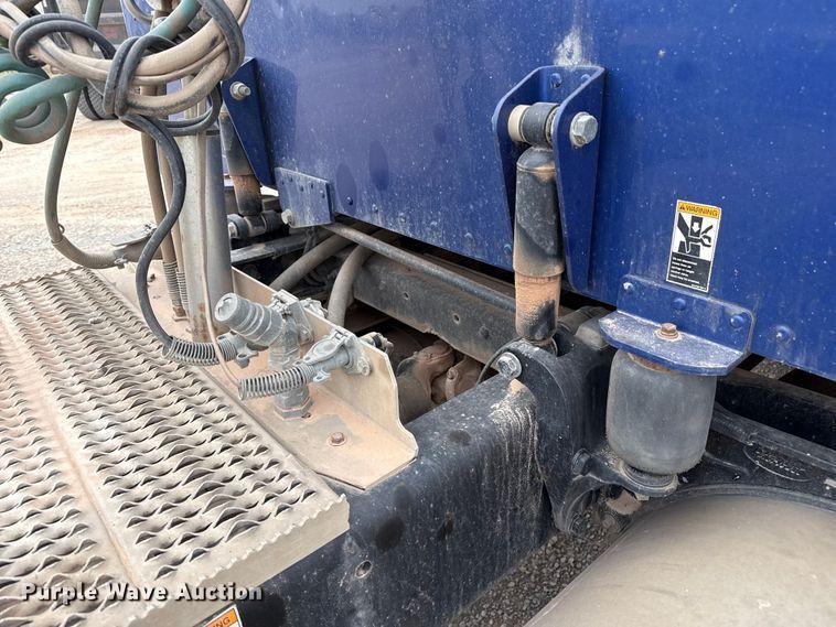 image for item EP0802 2016 Peterbilt 389 semi truck