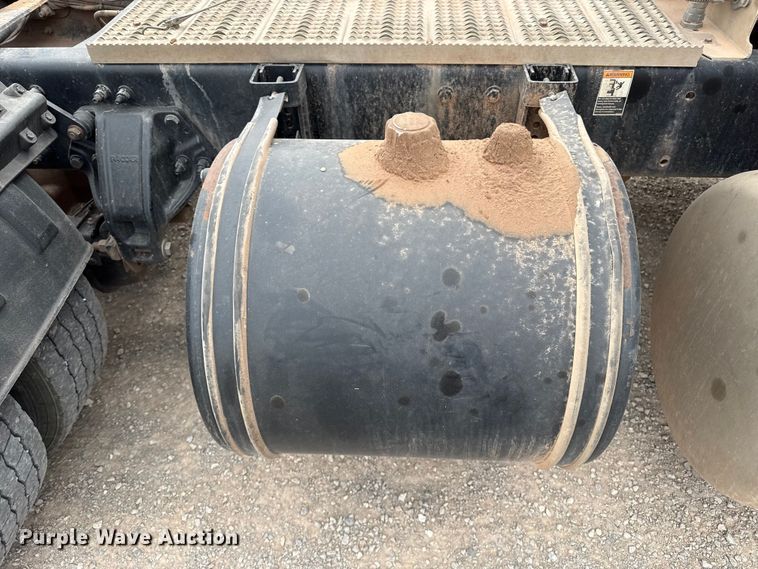 image for item EP0802 2016 Peterbilt 389 semi truck