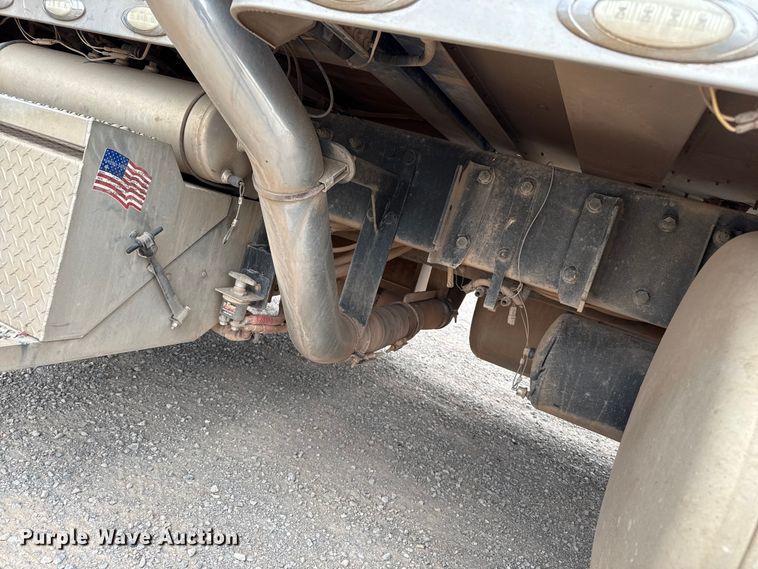 image for item EP0802 2016 Peterbilt 389 semi truck