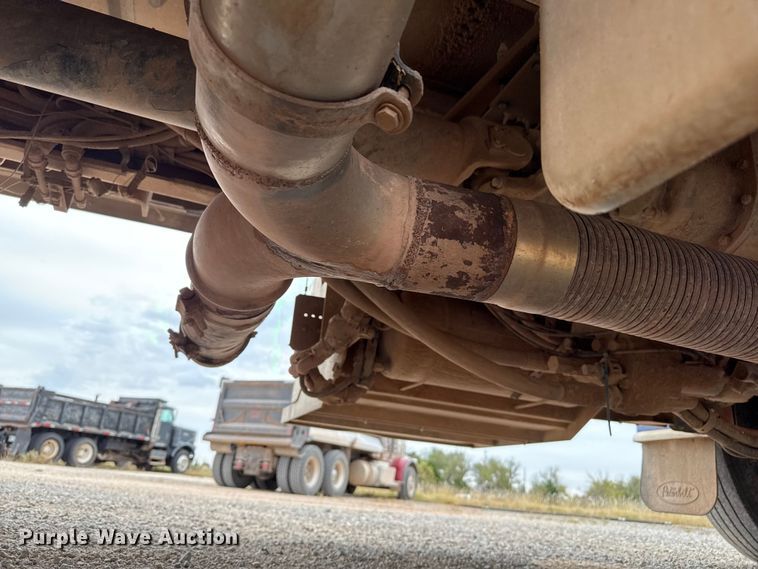 image for item EP0802 2016 Peterbilt 389 semi truck