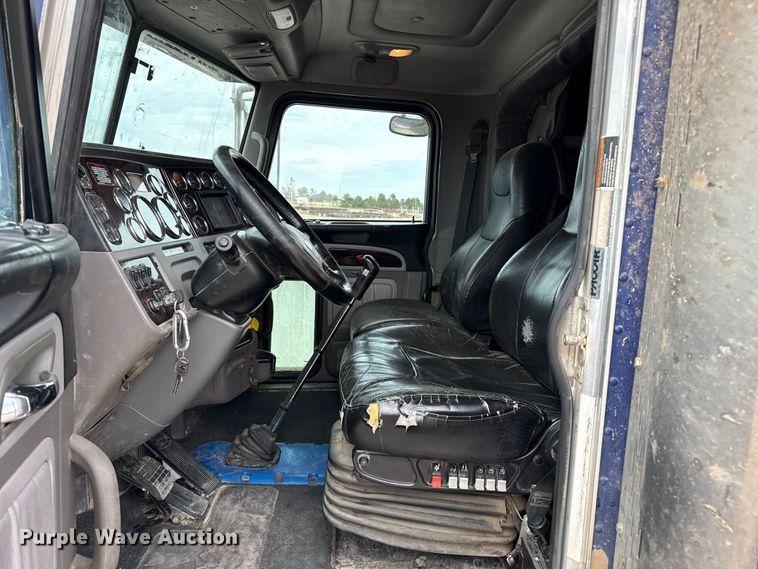 image for item EP0802 2016 Peterbilt 389 semi truck