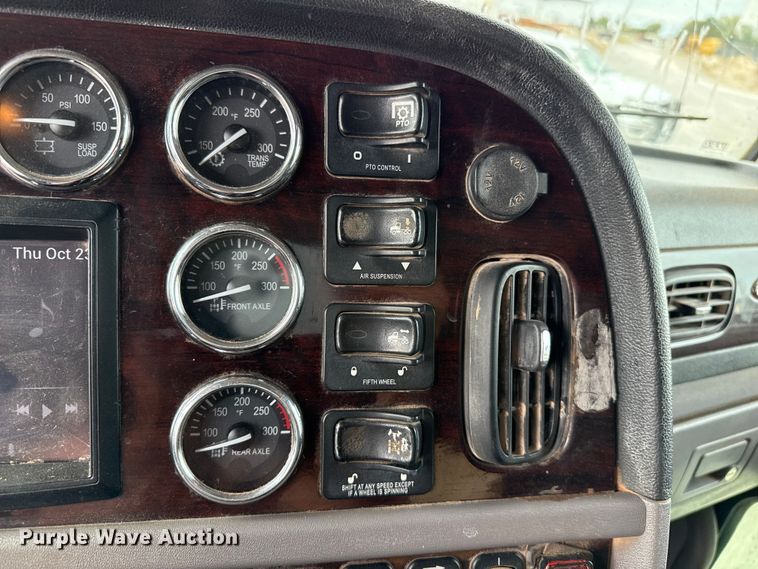 image for item EP0802 2016 Peterbilt 389 semi truck