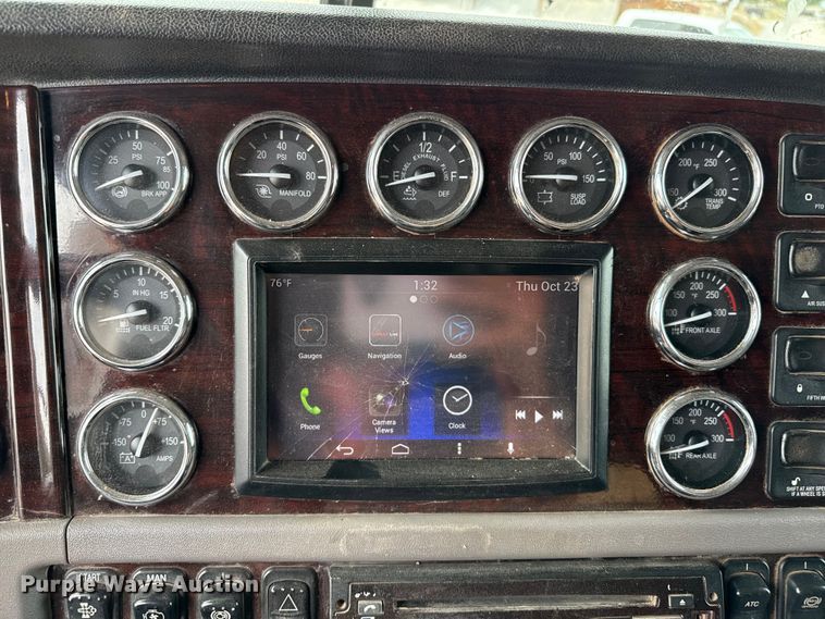 image for item EP0802 2016 Peterbilt 389 semi truck