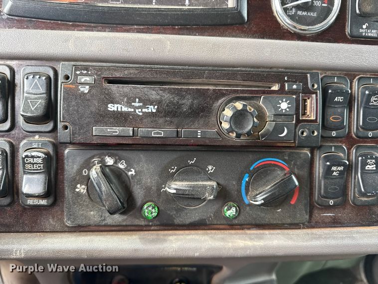 image for item EP0802 2016 Peterbilt 389 semi truck