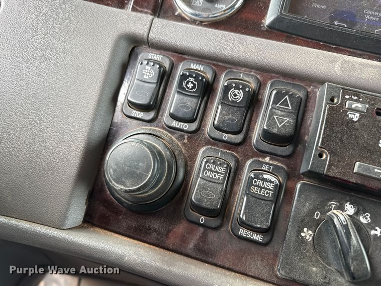 image for item EP0802 2016 Peterbilt 389 semi truck