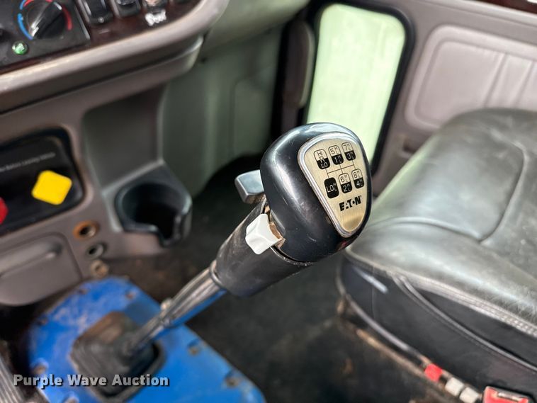 image for item EP0802 2016 Peterbilt 389 semi truck