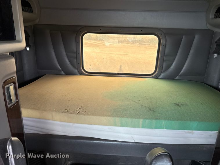 image for item EP0802 2016 Peterbilt 389 semi truck