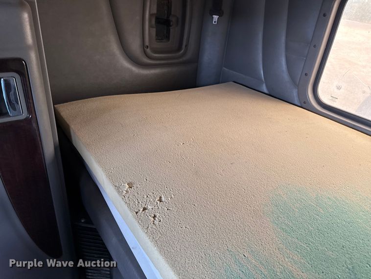 image for item EP0802 2016 Peterbilt 389 semi truck