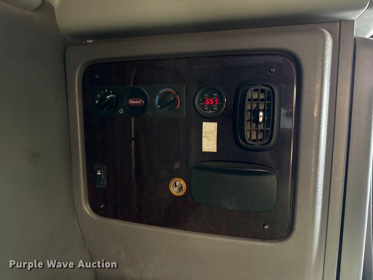 image for item EP0802 2016 Peterbilt 389 semi truck