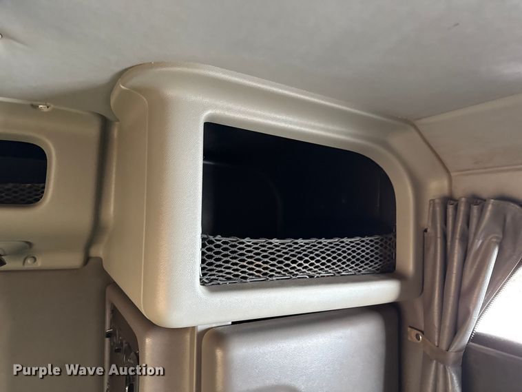 image for item EP0802 2016 Peterbilt 389 semi truck