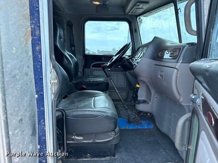 image for item EP0802 2016 Peterbilt 389 semi truck