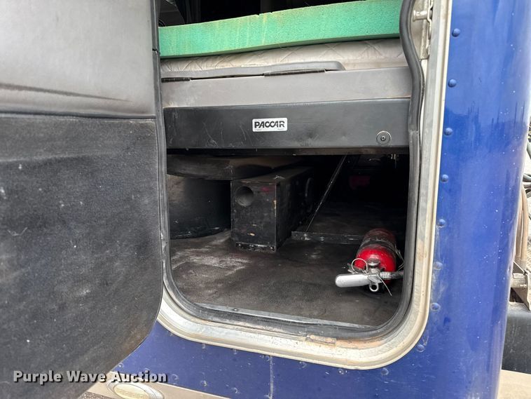 image for item EP0802 2016 Peterbilt 389 semi truck