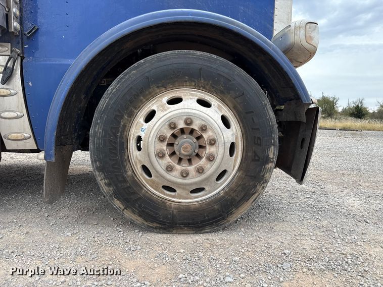 image for item EP0802 2016 Peterbilt 389 semi truck