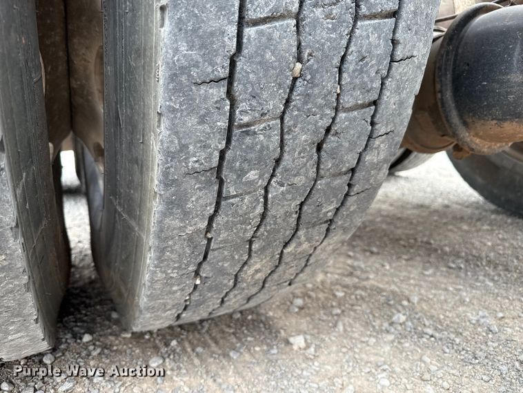 image for item EP0802 2016 Peterbilt 389 semi truck