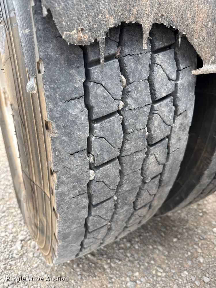 image for item EP0802 2016 Peterbilt 389 semi truck