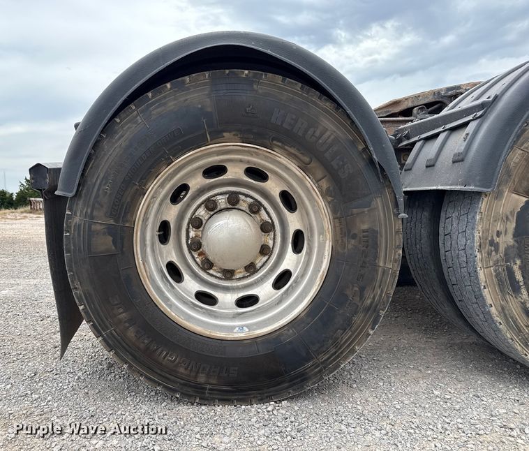 image for item EP0802 2016 Peterbilt 389 semi truck